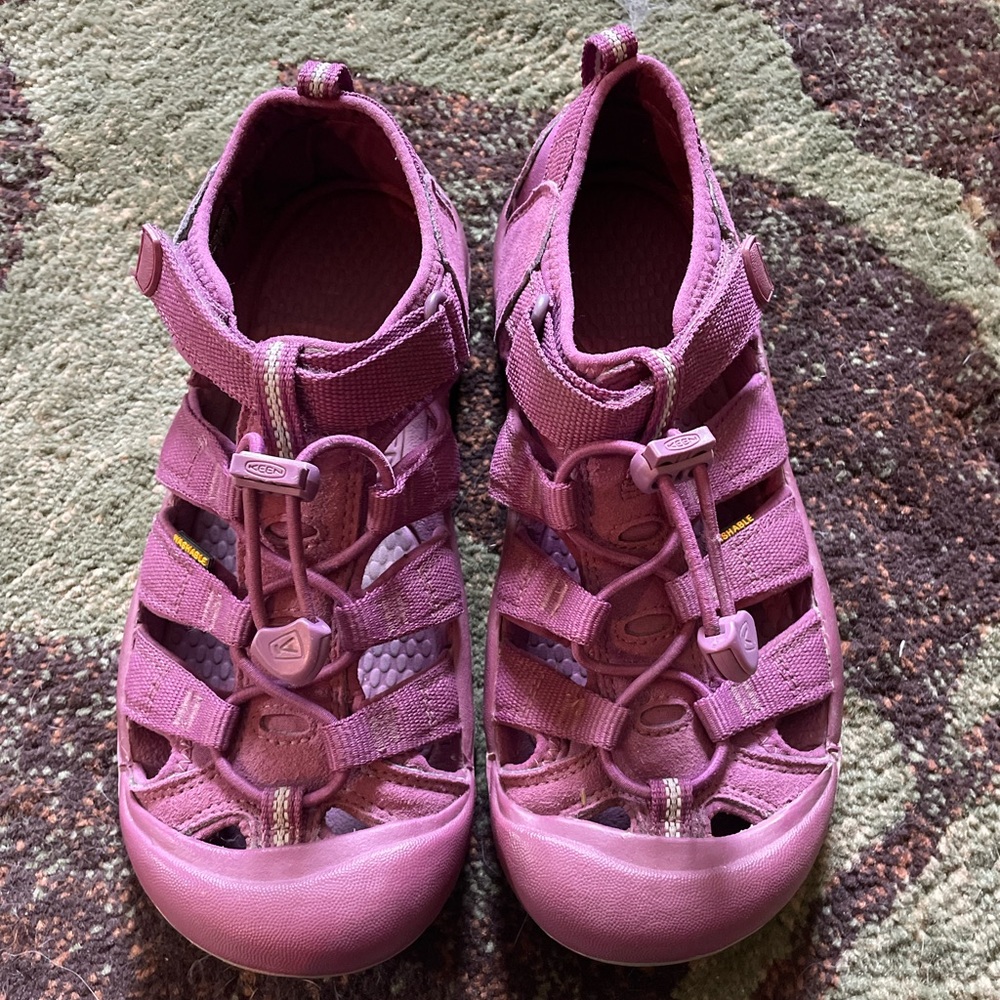 Keene sandals size 5